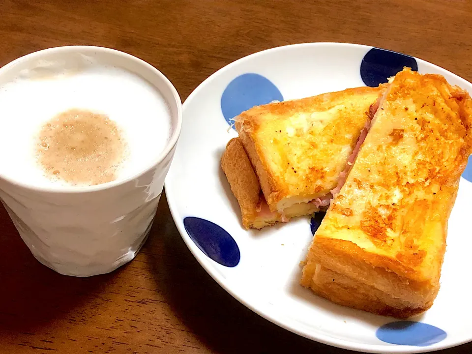 朝ごはん。ハムとチーズのフレンチトースト。|リーダーさん