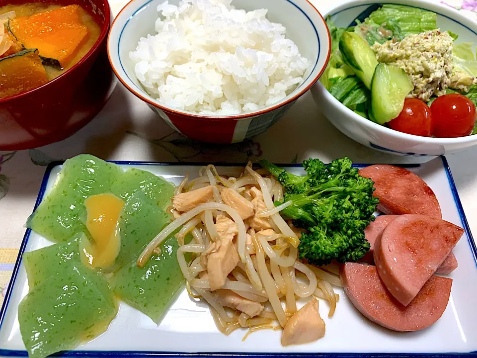 朝ごはん、ソーセージ、鶏ハムナムル、野菜サラダ|Isimura Hidekiさん