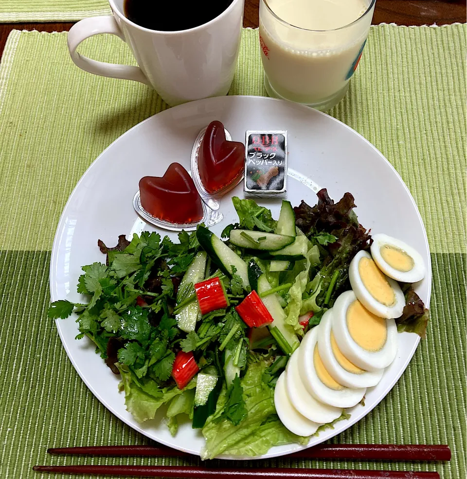 Snapdishの料理写真:パクチー収穫🥗サラダに添えて|akkoさん