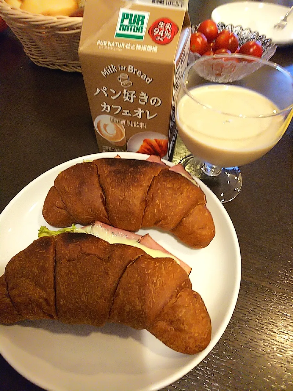 クロワッサンサンドとパン好きのカフェオレ。|Rieさん