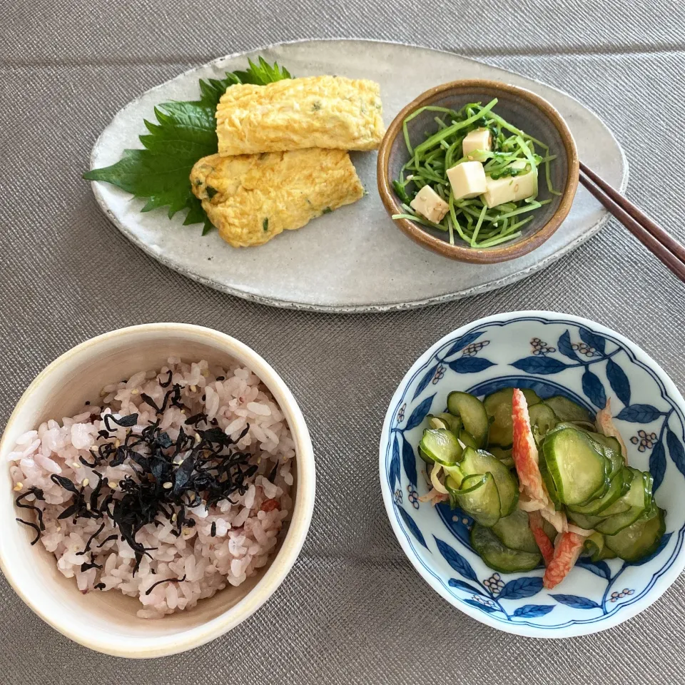 だし巻き玉子と育った豆苗で( ´罒`)お昼ご飯|サチャンさん