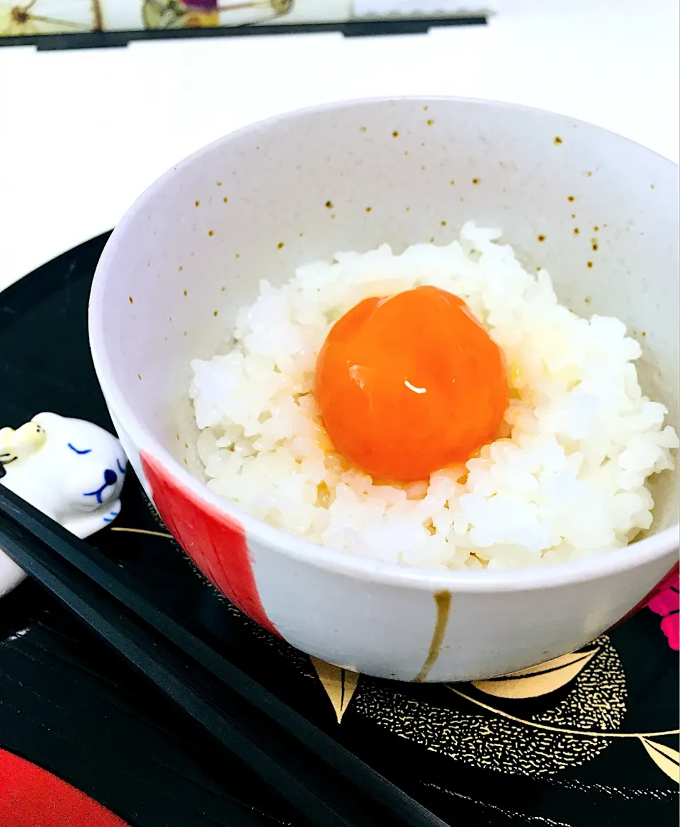 (朝ごはん) 炊きたてご飯にたまり漬け濃厚黄身🐣ﾁｬﾝのTKG😍|とらさん