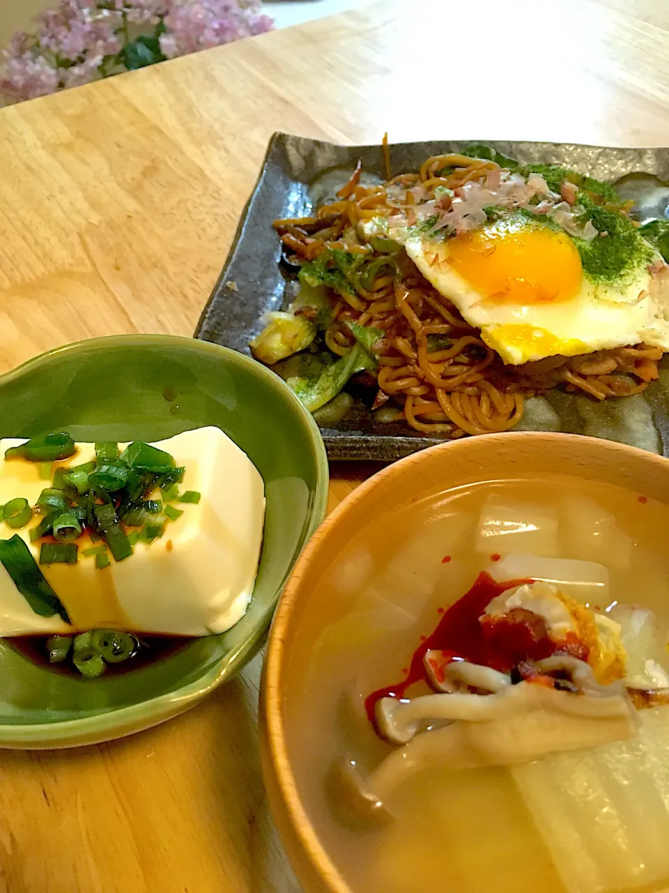 昨日の晩ゴハン〜焼きそば、冷奴、劇辛野菜スープ´◡`|さくたえさん