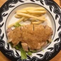 Snapdishの料理写真:5/20、ポークソテー。おろし玉ねぎソース|kanaeさん