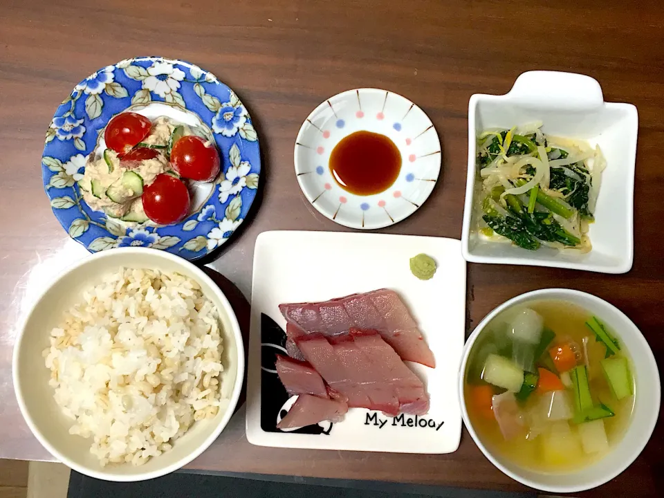 ふくらぎ刺身 かぶの野菜ゴロゴロスープ もやしとほうれん草の胡麻和え トマトときゅうりのツナサラダ|おさむん17さん