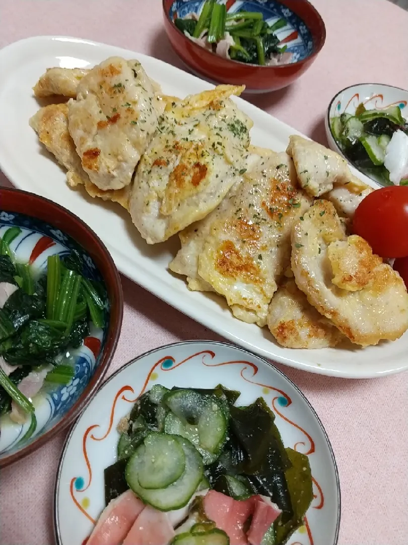 Snapdishの料理写真:☆今日の晩ごはん☆　鶏のピカタ　ほうれん草とベーコンソテー　酢の物|hamamaさん