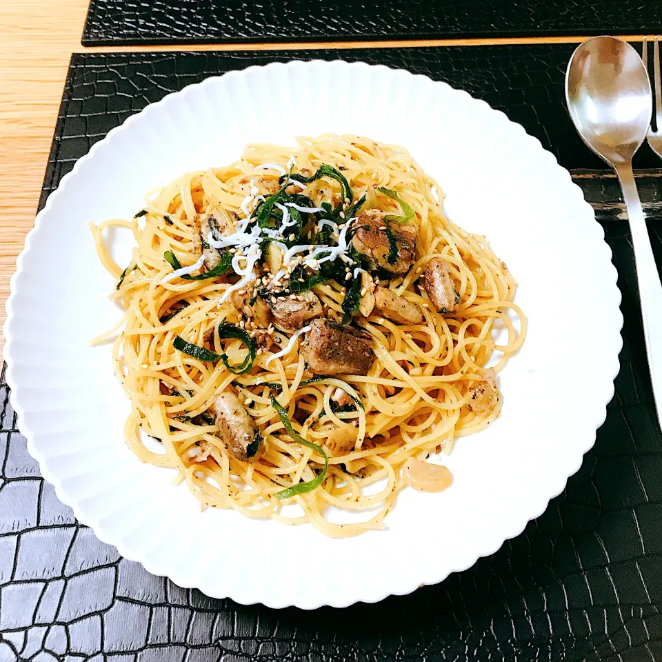 鰯とニンニクと紫蘇の醤油パスタ|虹色さん