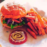 Yaka "LOKKA" burger|Eranda Dissanayakeさん