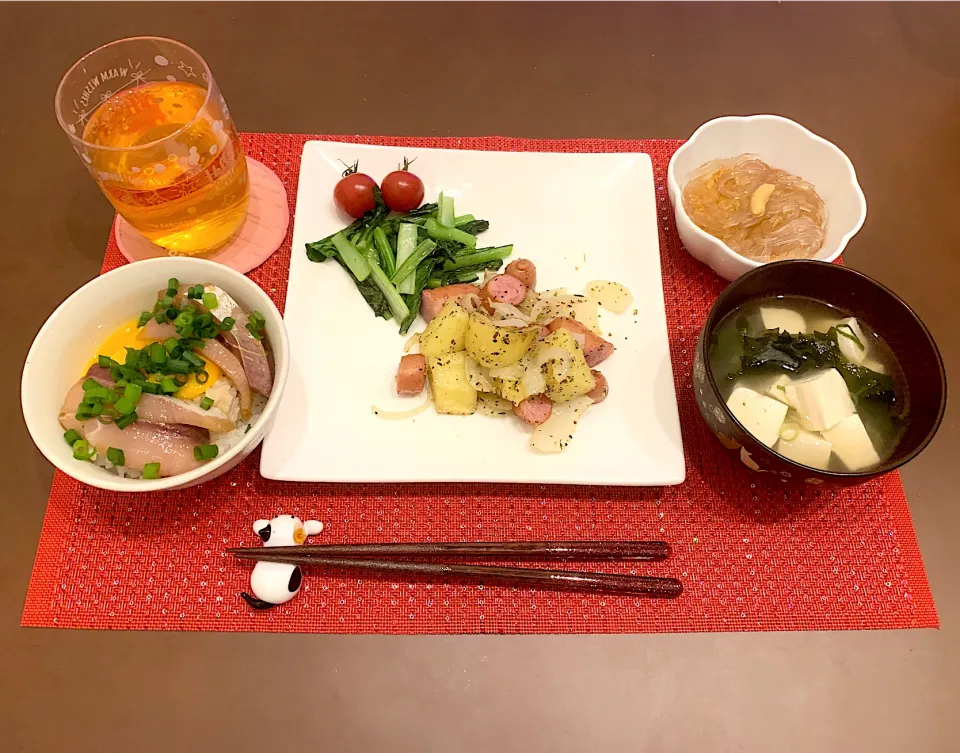 Snapdishの料理写真:ブリの漬け丼|じゅりさん