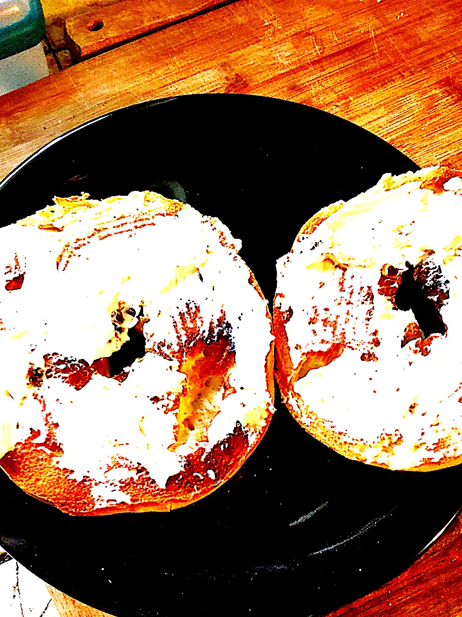 Bagels toasted with light cream cheese|ninja kittyさん