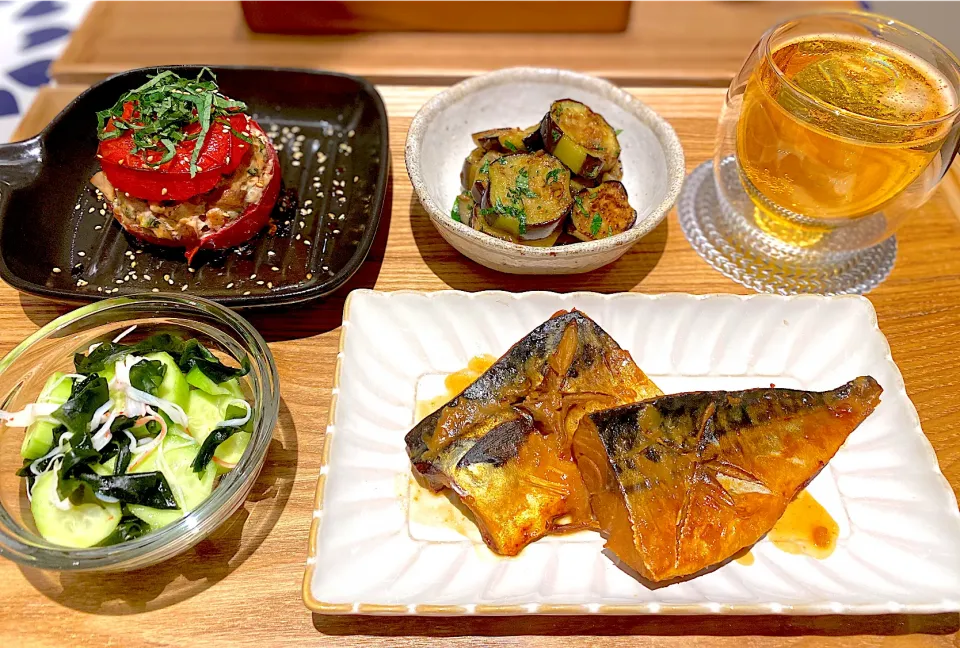 サバの味噌煮/胡瓜とワカメの酢の物/茄子の煮浸し/肉詰めトマト|jinjinさん