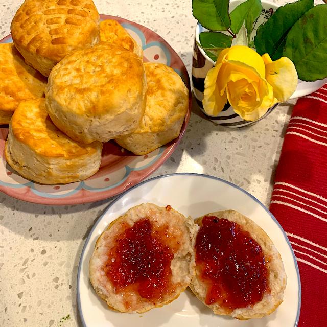 Fresh homemade biscuits withJam/🌺IAnne Snapdish[スナップディッシュ] (IDCiaWza)