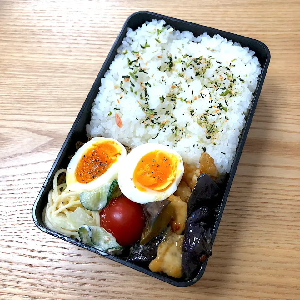 Snapdishの料理写真:木曜日の旦那さんのお弁当🍙|むさけんさん