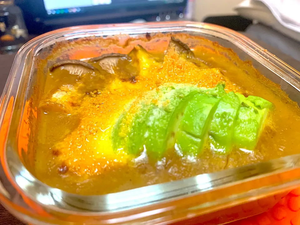 アボカドとエリンギの焼きカレー|㌧ﾄﾛさん