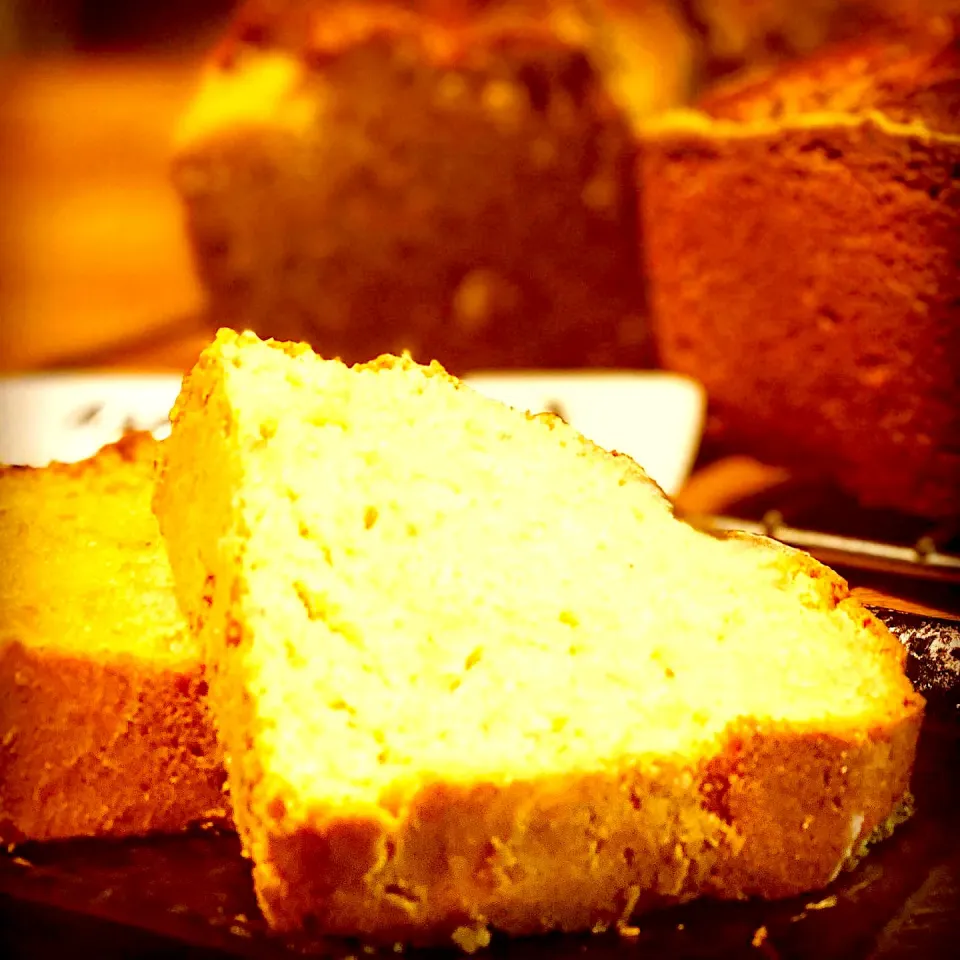 Snapdishの料理写真:Banana & a mixed Spice Cake|Emanuel Hayashiさん