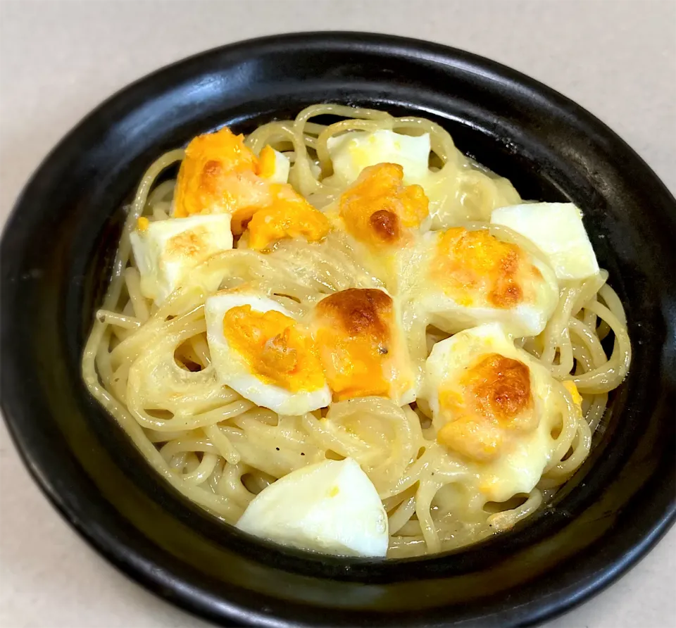 ランチに、パスタとゆで卵のチーズマヨネーズ焼きを頂きます😋🎵👍|ギムレットさん