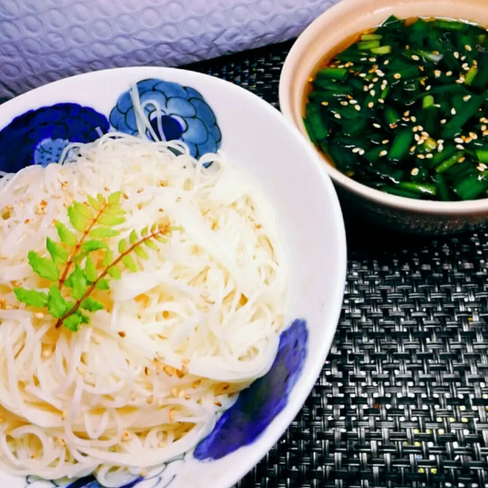 ピリ辛ニラたれのそうめん＼(°o°)／うま〜ぃ😋|ペンギンさん