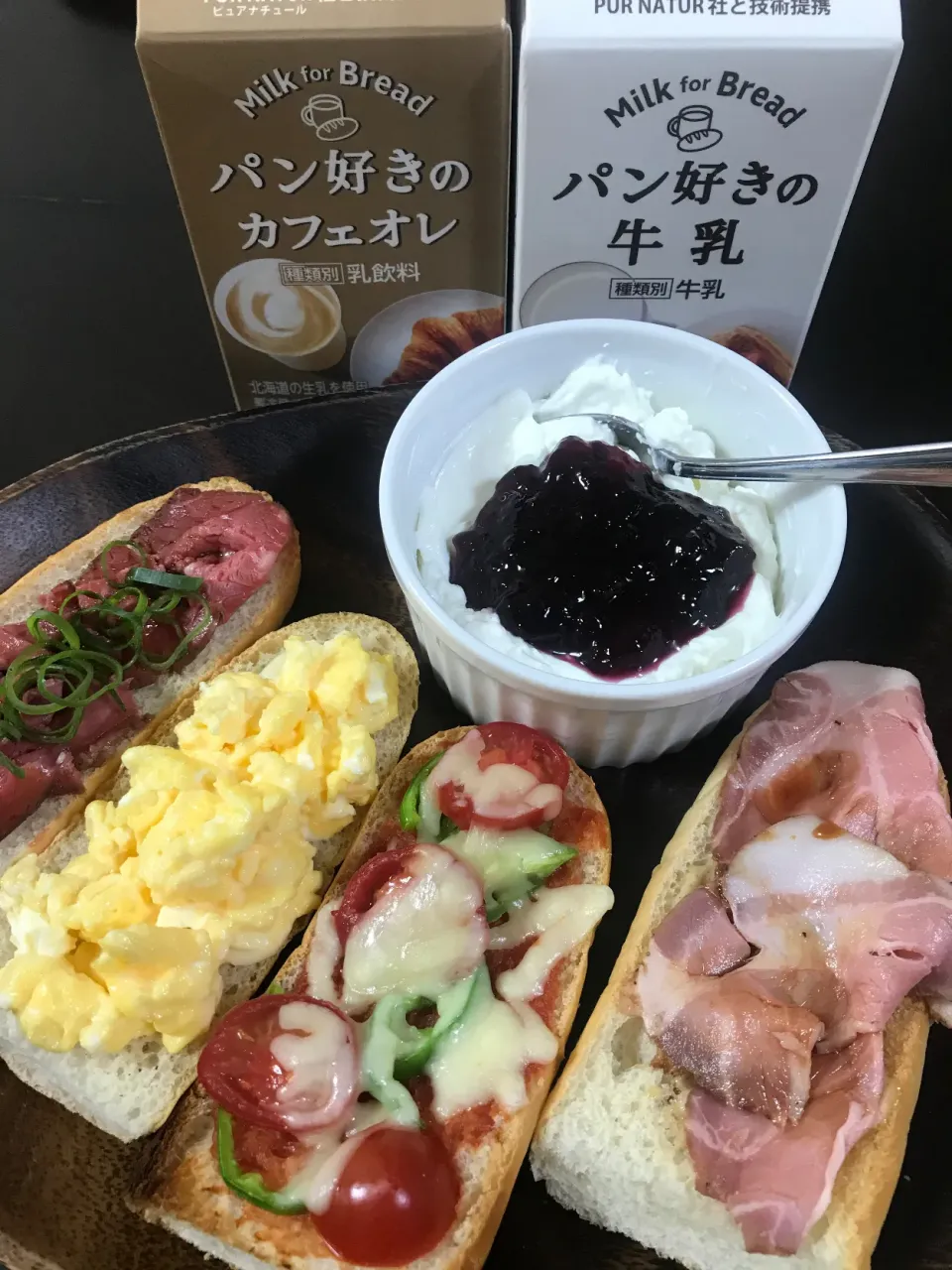 パン好きのカフェオレと牛乳でモーニング|mikkoroさん