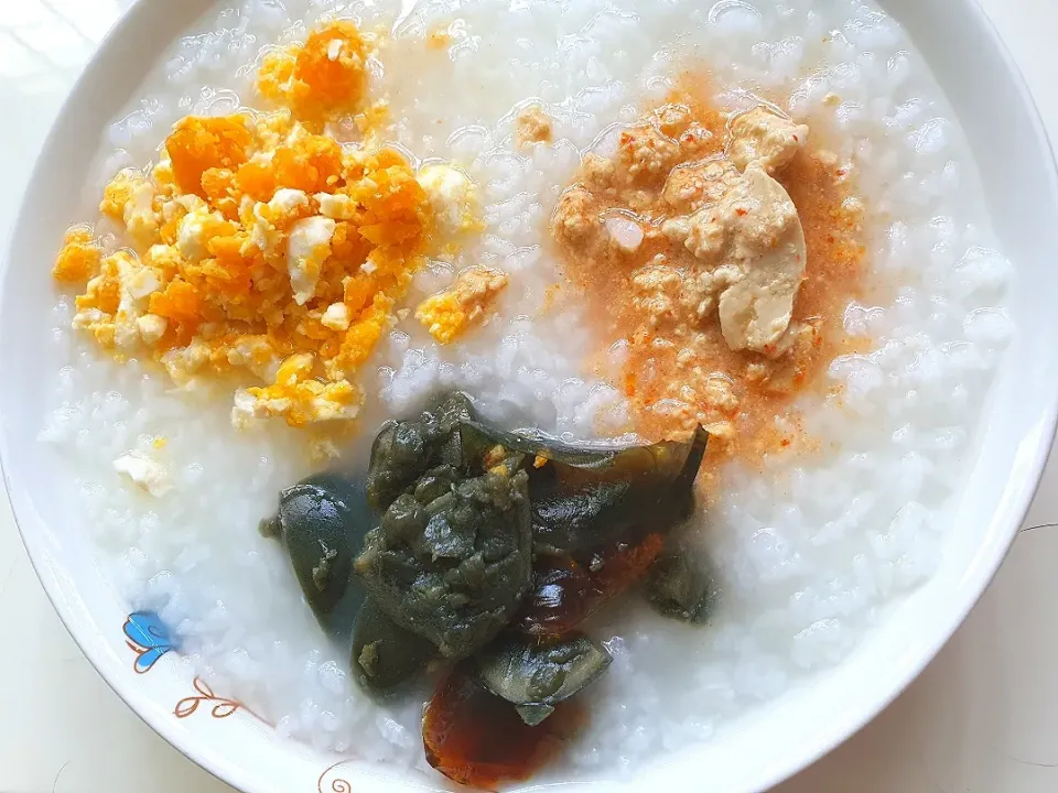 Snapdishの料理写真:Porridge 21.05.2020 
🍀salted eggs 
🍀fermented beancurd 
🍀century eggs|🌷lynnlicious🌷さん