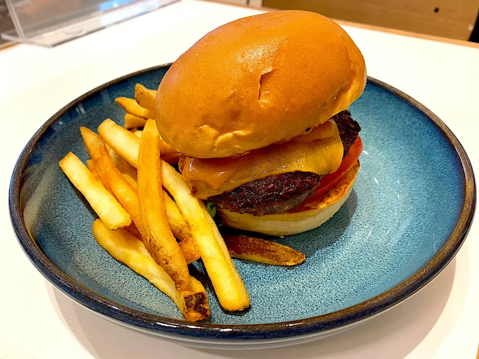 MO burger and chips|skyblueさん