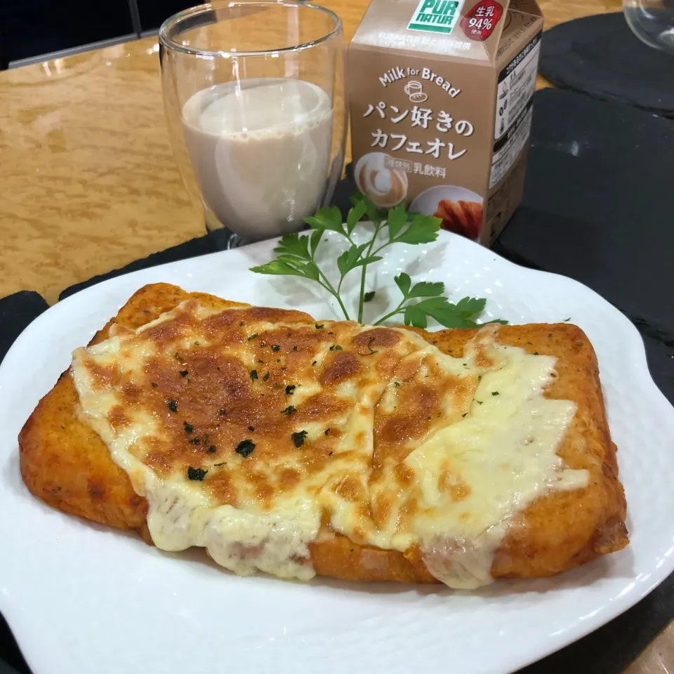 イタリアンフレンチトースト　ピザトースト　　パン好きのカフェオレ|佐野未起さん