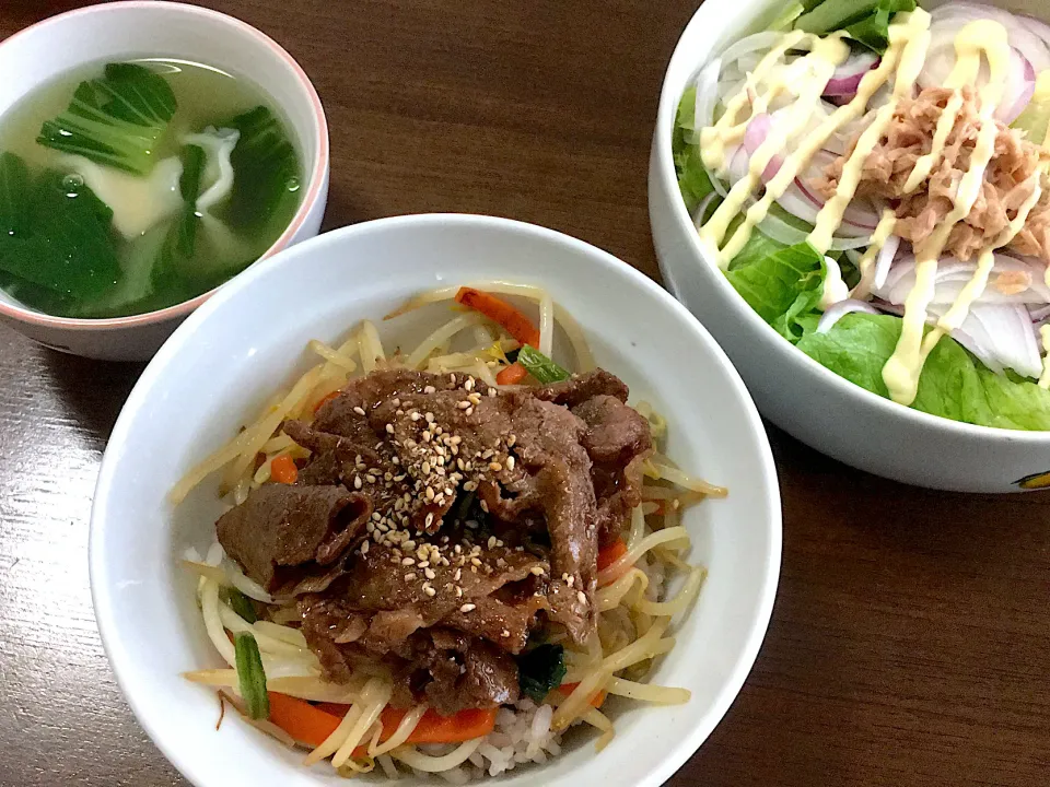 ビビンバ丼、スープ餃子、ツナと玉ねぎのサラダ|りかさん