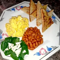 toasted bread  with scrambled eggs n baked beans|mandisaloveさん