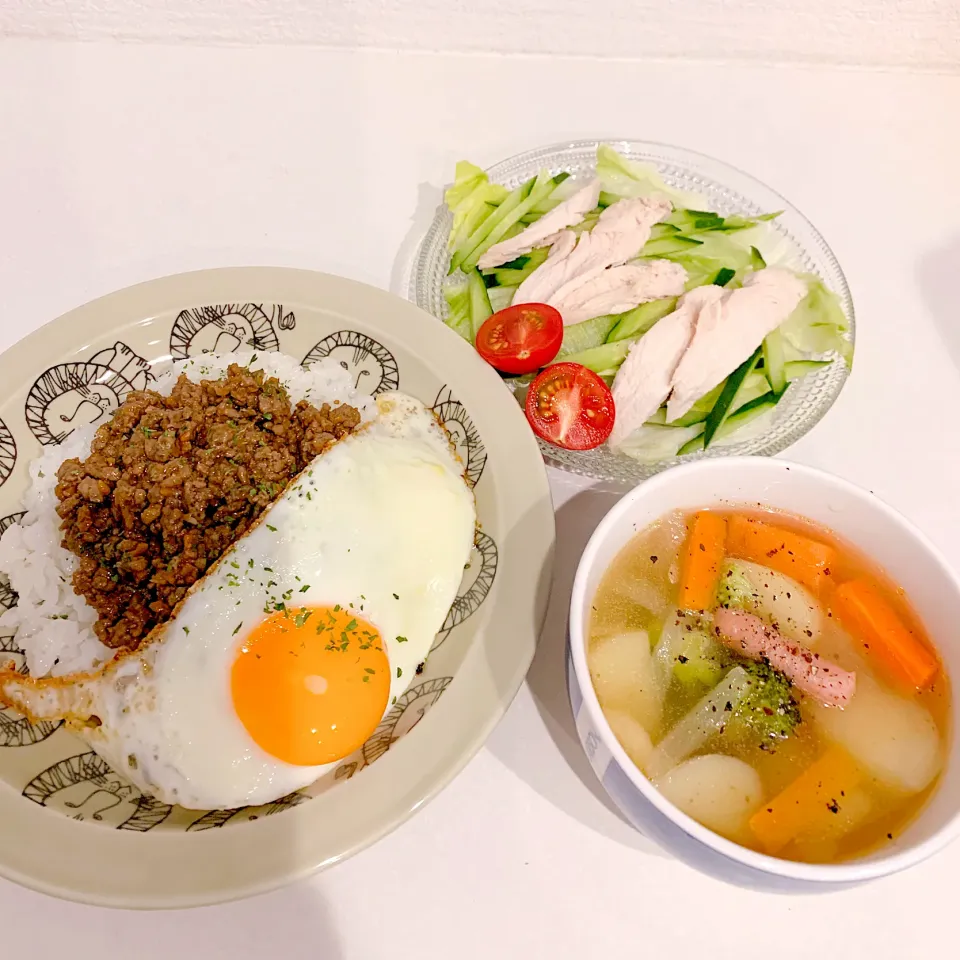 夜ご飯☺︎鶏ハムサラダ☆キーマカレー☆野菜の洋風煮|とまこ(*^o^*)さん