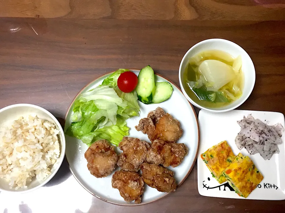 鶏の唐揚げ オープンオムレツ かぶのシソの粉和え かぶとキャベツ ねぎのスープ|おさむん17さん