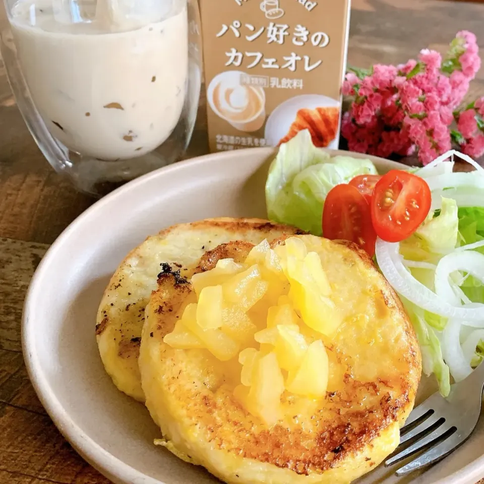 Snapdishの料理写真:イングリッシュマフィンのフレンチトースト & パン好きのカフェオレ|ユッキーさん