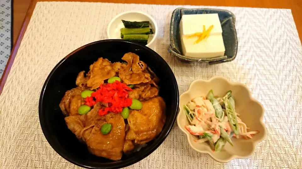 Snapdishの料理写真:☆豚丼
☆ゆず豆腐
☆スナップエンドウとカニカマのマヨネーズ和え
☆野沢菜漬け|chikakoさん