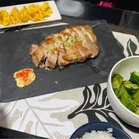 Snapdishの料理写真:ワサビチキン  ブロッコリーとキュウリ塩昆布  ネギたま|まぁーかさん