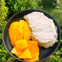 Mango, coconut and sticky rice 😋😋