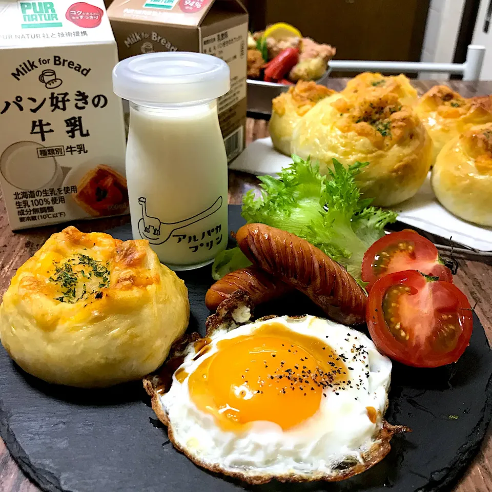 Snapdishの料理写真:ミートソースカレーチーズパンプレート|mihooobuuさん