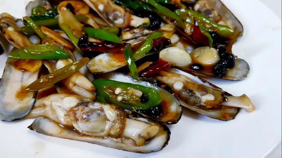 Snapdishの料理写真:saute razor clams|steven z.y.さん