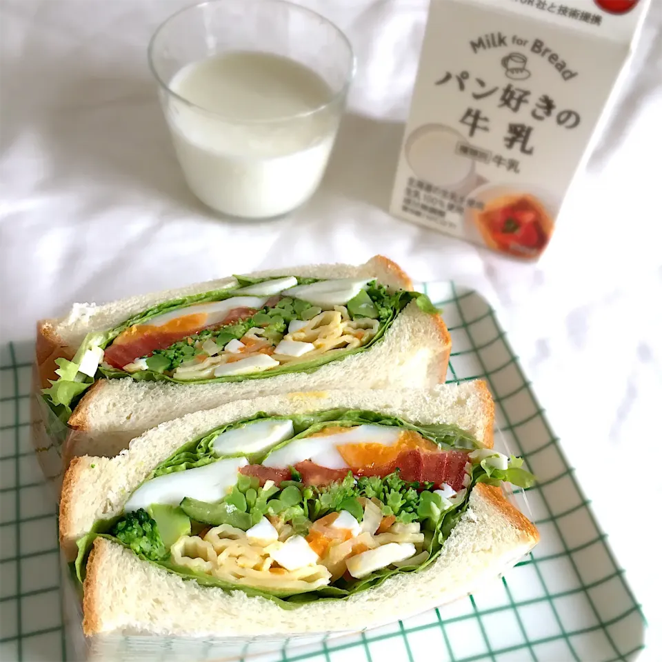 今日のサンドイッチ　マカロニサラダと卵と野菜|むぎこさん