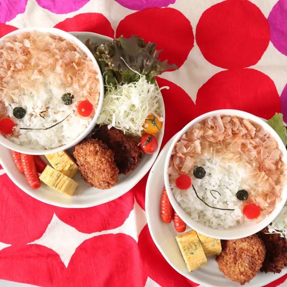 Snapdishの料理写真:臨時休校中学生男子置きランチ55日目🍱おかか丼ー。ごはんの間はのり弁だよー😋|なかじー。さん