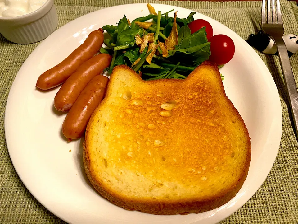 Snapdishの料理写真:朝ごパン🍞ねこねこ食パン|Hiropanさん