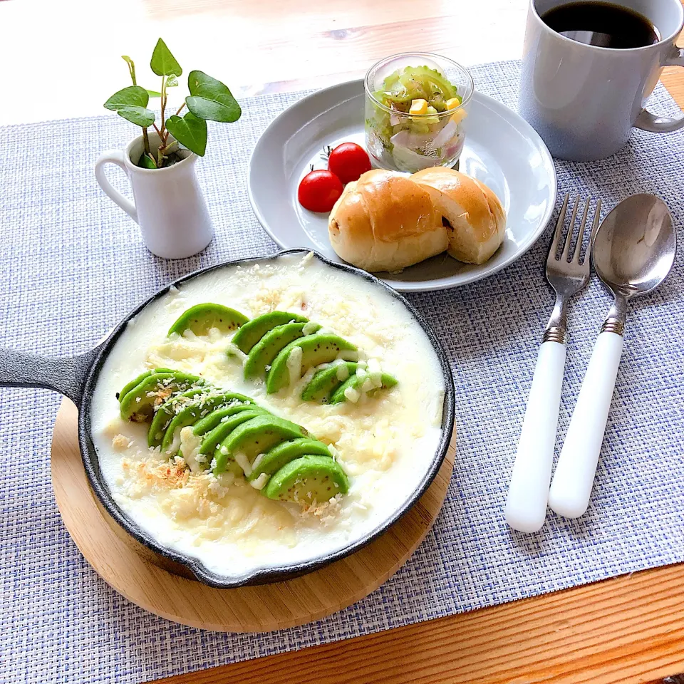 おうちカフェ「アボカドのグラタン🥑」|Happy suzumeさん