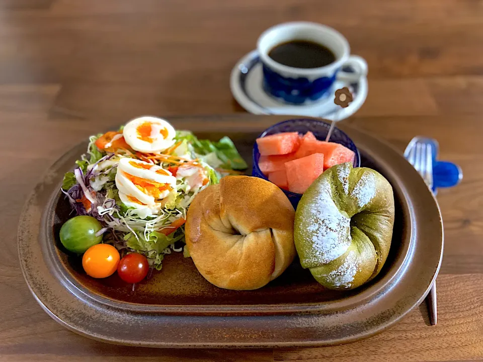 たっぷりサラダ🥗&ベーグル🥯ランチ🍽|ナナさん