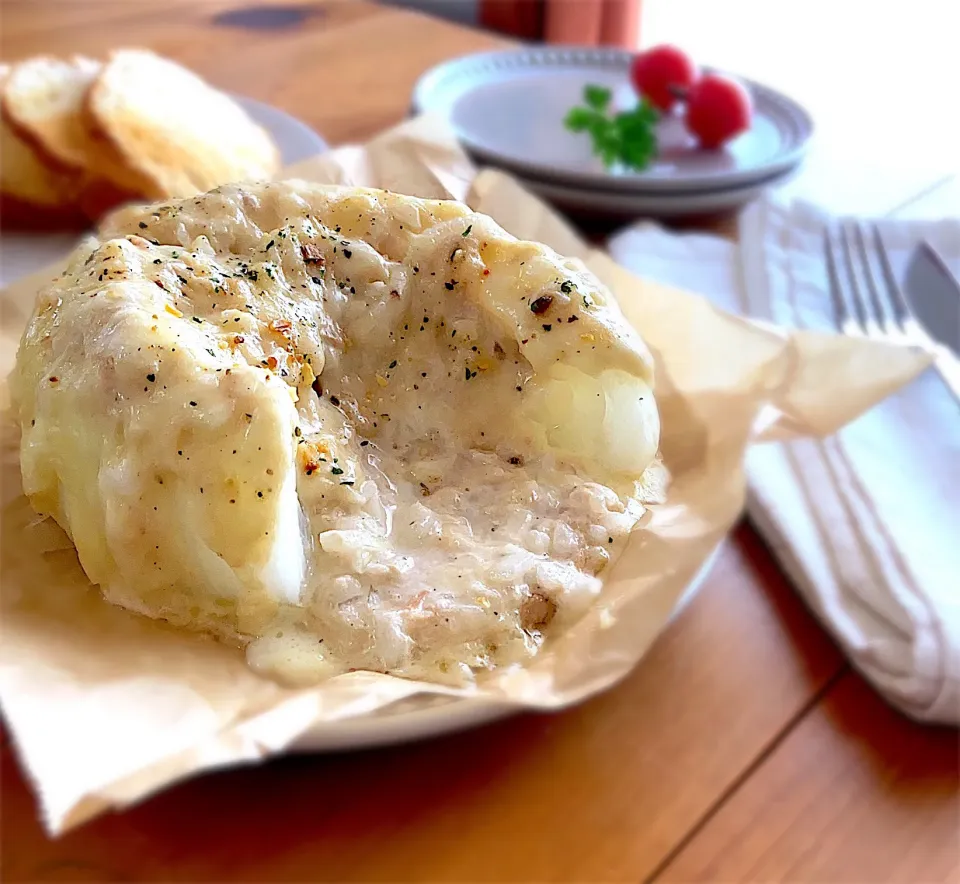 Snapdishの料理写真:新玉ねぎのツナメルト🧅🔪フランスパンにのせてmgmg😋🥖|Naoさん