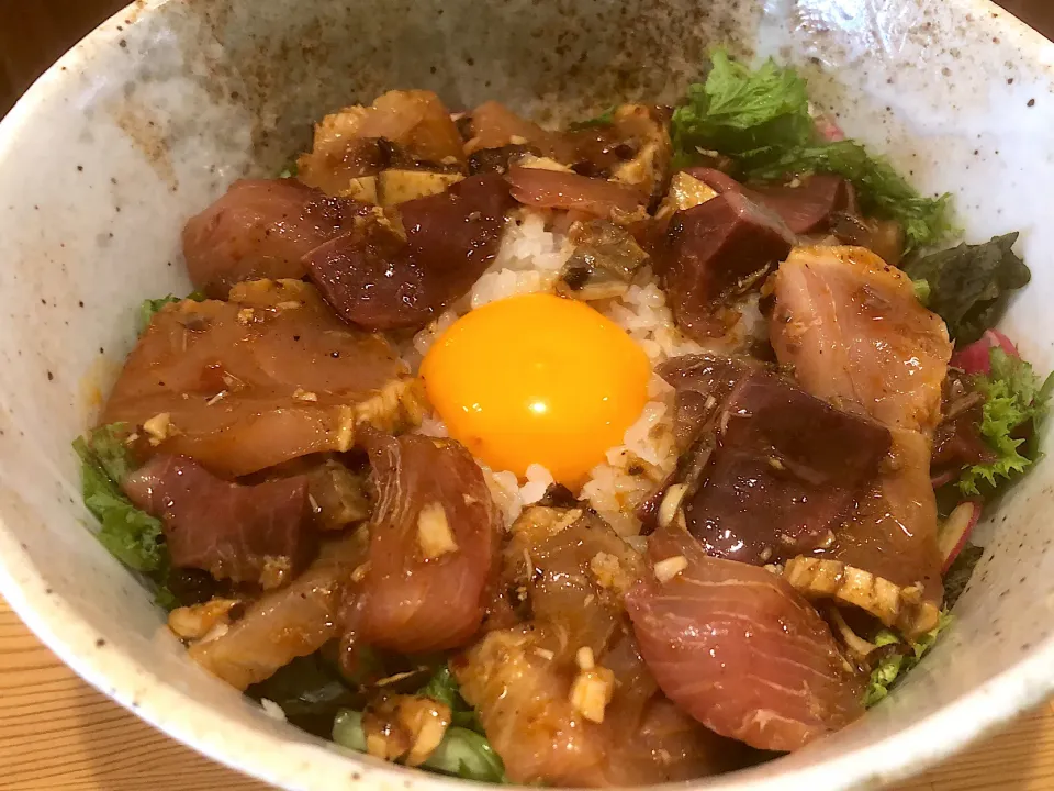 今日の賄いは富山氷見産天然ブリの端切れ丼(^ ^)味付けはシャンラージャンベースの醤油ダレ|bontaさん