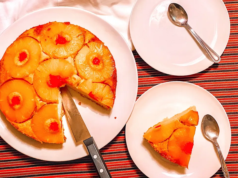 Pineapples 🍍 upside-down cake 🍰🥰😍😍😘 The cake is supremely moist with loads of pineapple flavor. And the topping is caramel-y sweet with tender pineapple r|jasmineさん