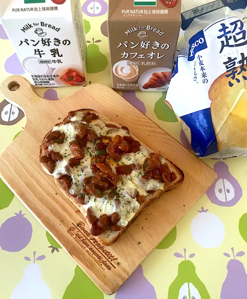 Snapdishの料理写真:ランチ #パンと牛乳のマリアージュ  #パン好きのカフェオレ  #パンと牛乳のマリアージュ  #超熟パスコ  #チリビーンズ  #トースト|小松菜さん