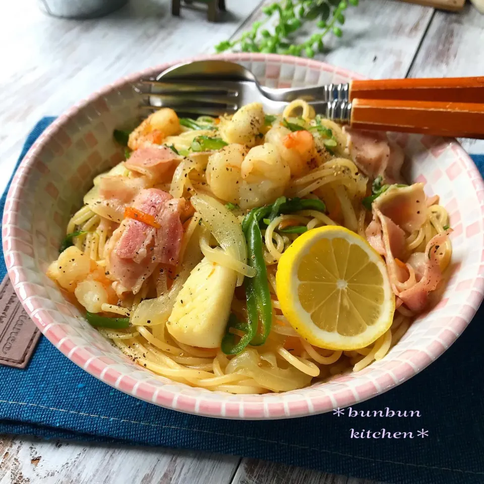 Snapdishの料理写真:具沢山にんにくスパゲティ🍝|ハナたなさん