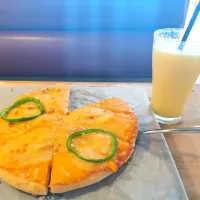 Mango Pizza and Green Mango Shake|instafoodiejcさん