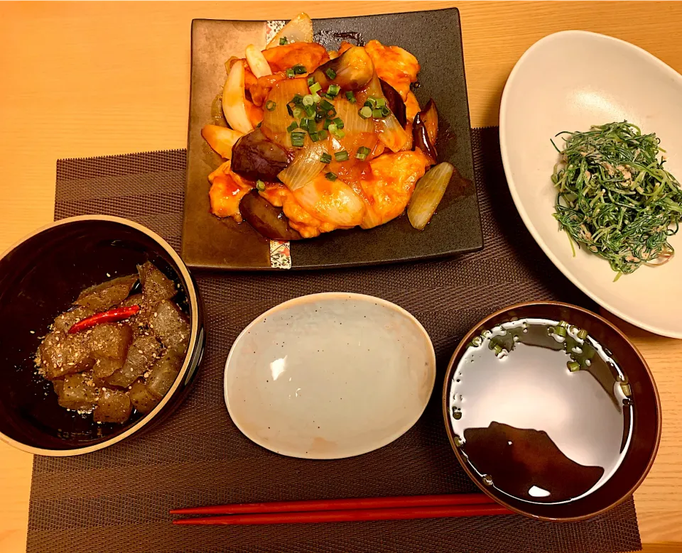 鶏胸肉と茄子の甘酢餡、おかひじきの梅マヨ、こんにゃくの煮物|tsumaminaさん