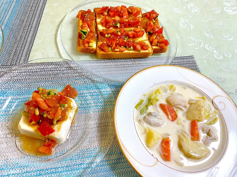 ブルスケッタとクリームシチューの晩御飯|ぽっちさん