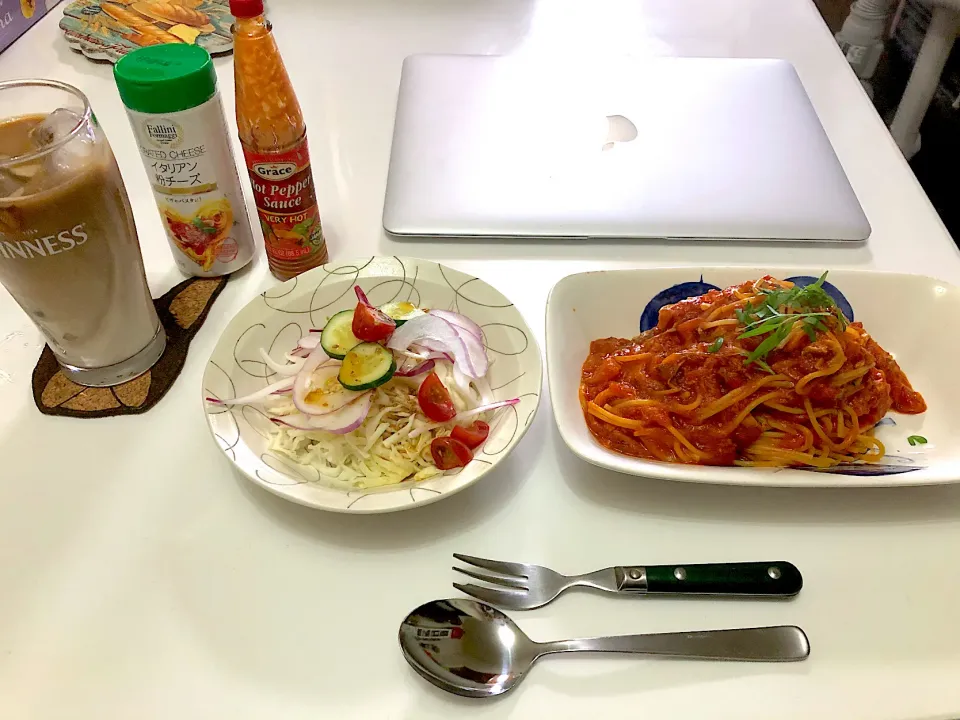 Snapdishの料理写真:サバのトマトパスタ　サラダ|まり＊さん