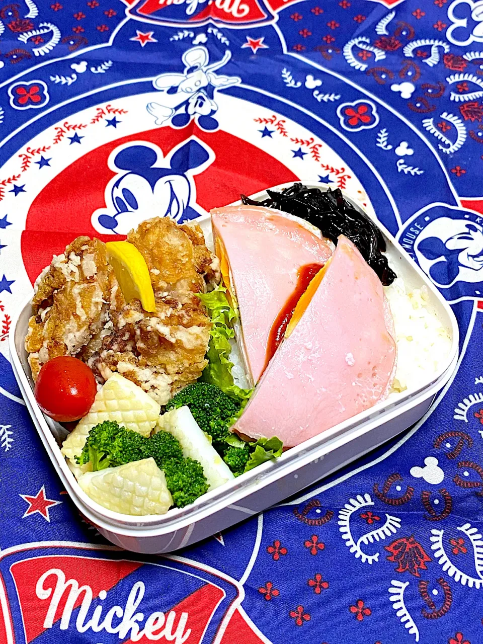 息子のお弁当(強制～レンチンハムエッグ🍳🍴⑅*॰ॱ😁)|かあたんさん